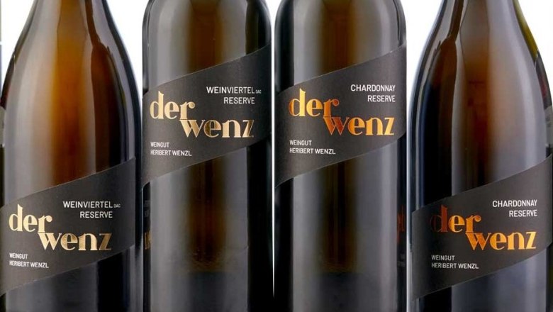 Wines Reserve, © Mediadesign Podolsky Four bottles of wine with the label 'der wenz' from the Herbert Wenzl winery.