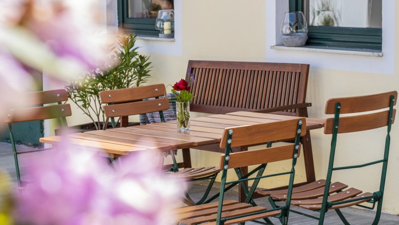 Inner courtyard - Schmid wine tavern at the winery, © Familie Schmid Inner courtyard - Schmid wine tavern at the winery, © Familie Schmid