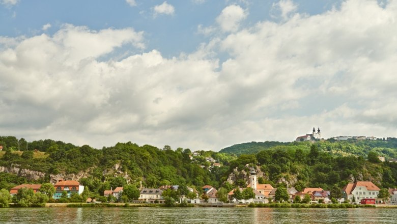 Maria Taferl with Marbach, © Klaus Engelmayer View of Maria Taferl and Marbach with the Danube in the foreground.