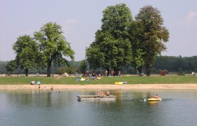Aubad Hohenau, © Marktgemeinde Hohenau/March People relaxing at the Aubad Hohenau.