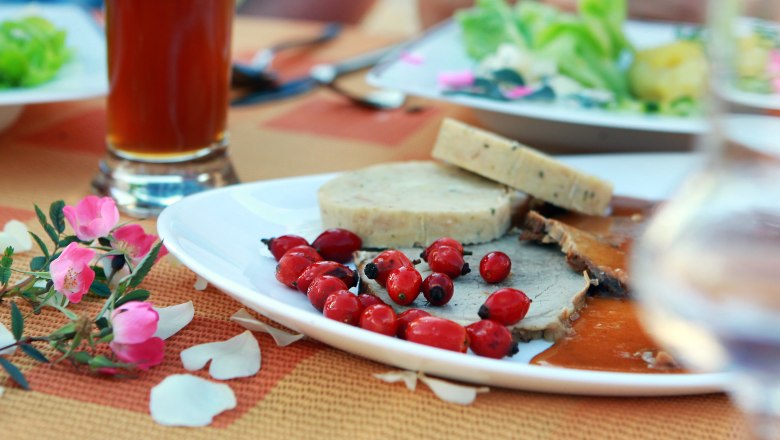 Fine dishes based around the rose hip, © weinfranz.at Fine dishes based around the rose hip, © weinfranz.at