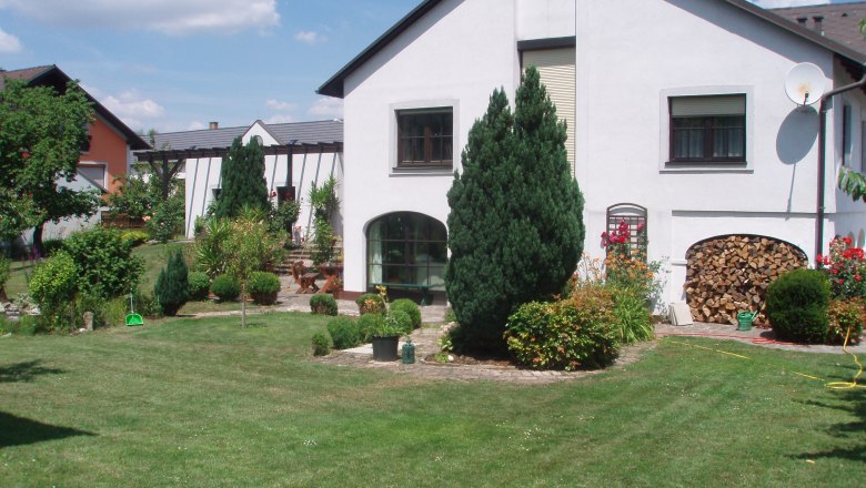 House garden view, © Katrin Schremser House garden view, © Katrin Schremser