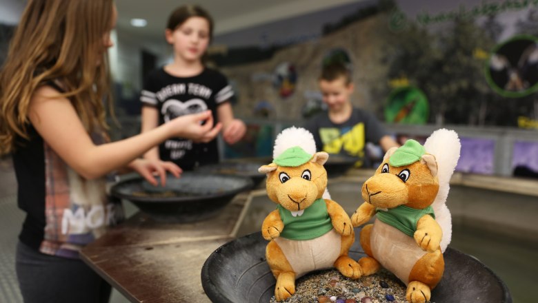 kids space gemstone washing, © kids space gars kids space gemstone washing, © kids space gars