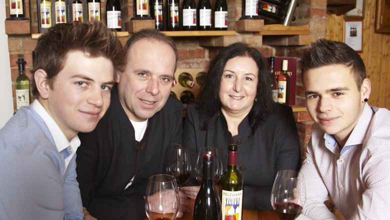 Pelzmann family, Pelzmann winery, © Familie Pelzmann The Pelzmann family at the wine tasting, Pelzmann Winery