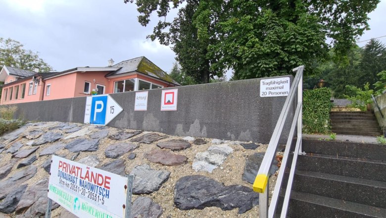 Guest jetty with staircase, © Fischwirtshaus Landmotel "Die Donaurast" Guest jetty with staircase, © Fischwirtshaus Landmotel "Die Donaurast"