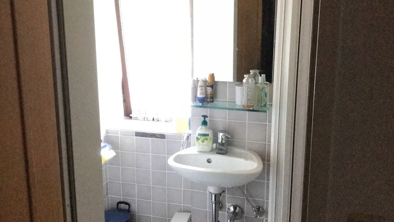 The small shower room with WC next to the bedrooms, © Christoph Gabrisch The small shower room with WC next to the bedrooms, © Christoph Gabrisch