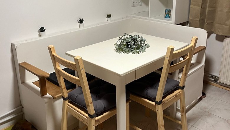 Dining area, © Anita Gallei Dining area with table, chairs, corner bench and decoration. Dog lying on blanket on the floor.