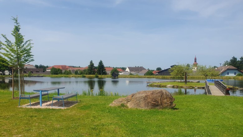oberer-ortsteich-swimming-island_claudia-stoecklhuber, © Claudia Stöcklhuber oberer-ortsteich-swimming-island_claudia-stoecklhuber, © Claudia Stöcklhuber