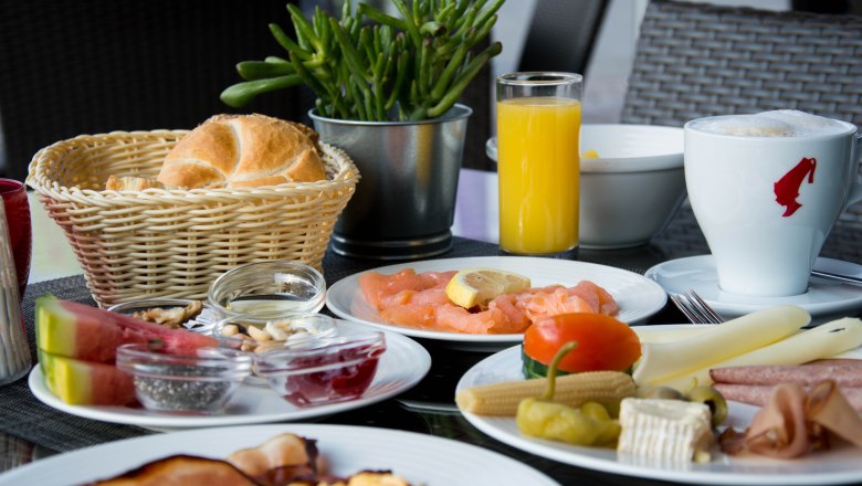 TDR breakfast buffet, © Hotel Römerhof Set breakfast table