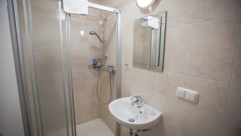 Room 1 with private bathroom, © itjproductions Room 1 with private bathroom, © itjproductions