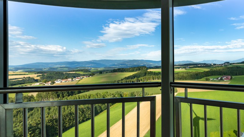 Lichtenegg wind turbine - view from the platform, © Wiener Alpen, Christian Kremsl View from the pulpit of the wind turbine of a green landscape with fields and hills under a blue sky.