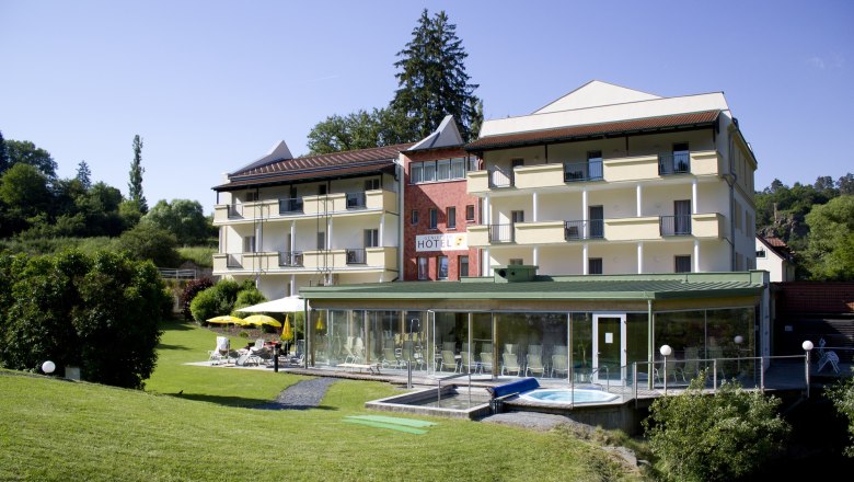 Exterior view, © Hotel-Restaurant Liebnitzmühle Exterior view of a hotel with garden and pool area.