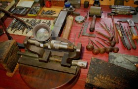 Roll engraving museum, © Museum Walzengravieranstalt Tools on a table in a roller engraving shop.