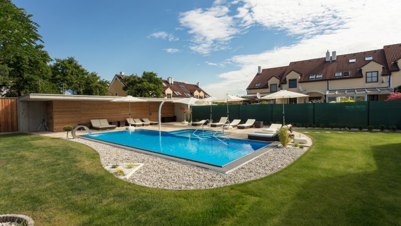 Outdoor area with swimming pool, © KASTNER NEW MEDIA - kastner.tv Swimming pool surrounded by green lawn