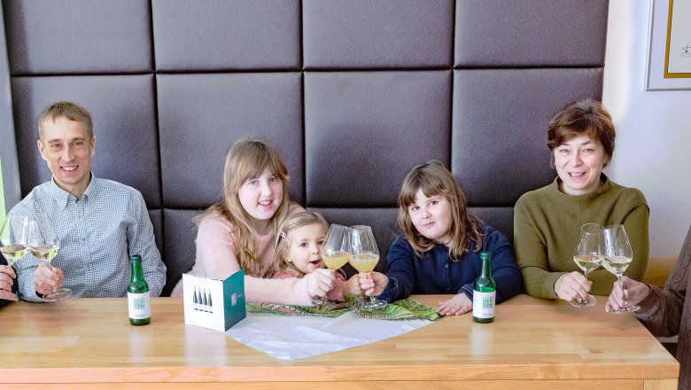 In the tasting room, © Richard Stöger Group of people sitting at a table with wine glasses in a tasting room.