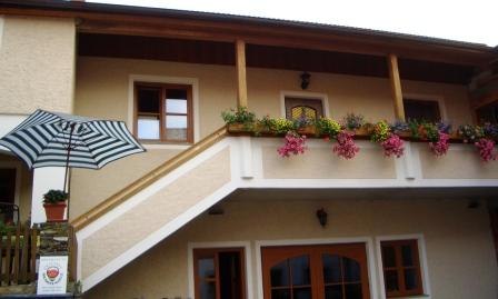 Guesthouse Schütz, © Schütz Hermine Two-story building with balcony and flowers.