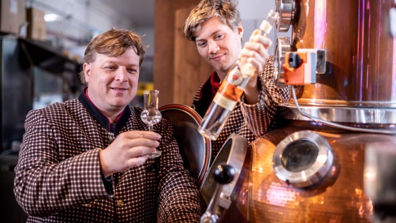 Schnapps production in Lilli's experience, © Familie Aufreiter Schnapps production in Lilli's experience, © Familie Aufreiter