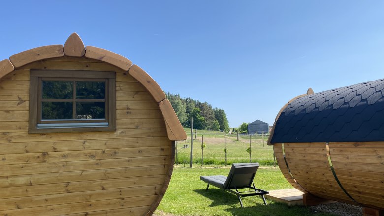 Sleeping barrel from behind with terrace, © Andreas Artner Sleeping barrel from behind with terrace, © Andreas Artner