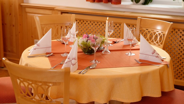 Please come to the table, © Foto Bauer Please come to the table, © Foto Bauer