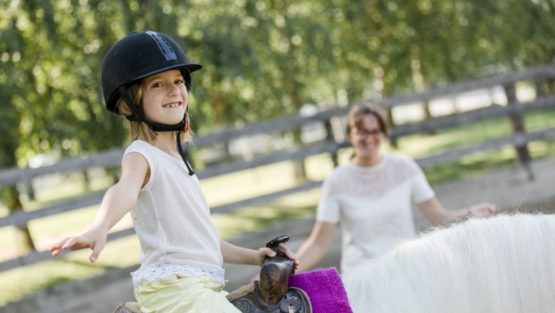 Riding lessons, © schwarz-koenig.at