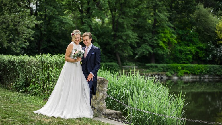 Bridal couple at the pond, © david-ertl
