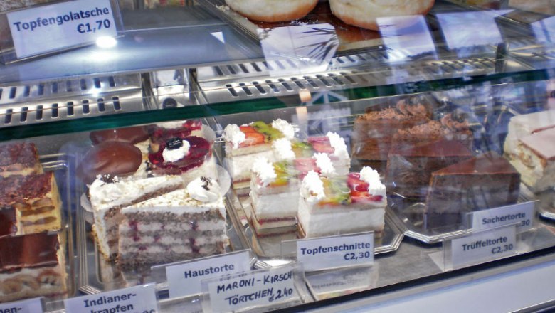 Pastry display case, © Mario Koller