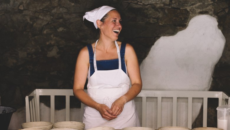 Bake bread, © Niederösterreich Werbung / Mara Hohla