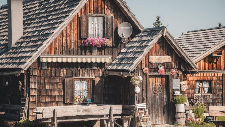 Seven huts, &copy; Gerald Demolsky