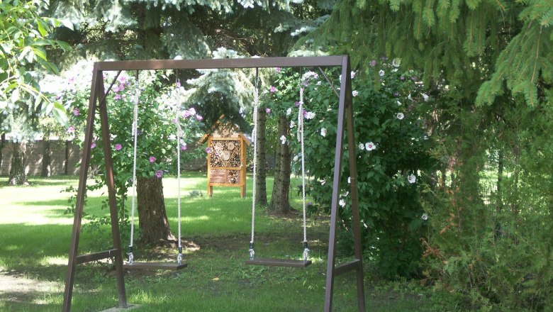Garden with swing and insect hotel.