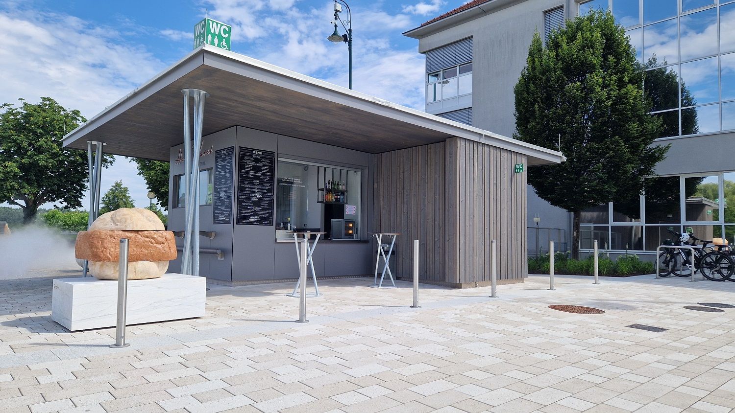 Hans Wurst snack bar with bar tables 