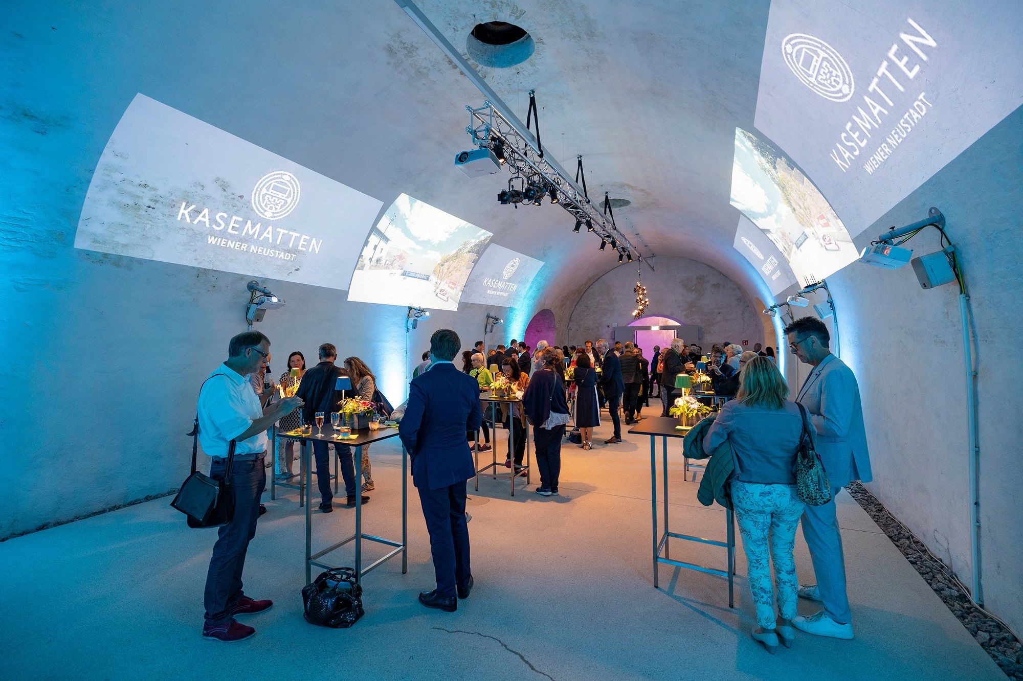 People at an event in the Kasematten Wiener Neustadt.
