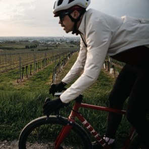 Gravelbiking in the Vienna Woods, © tomasslavik.com