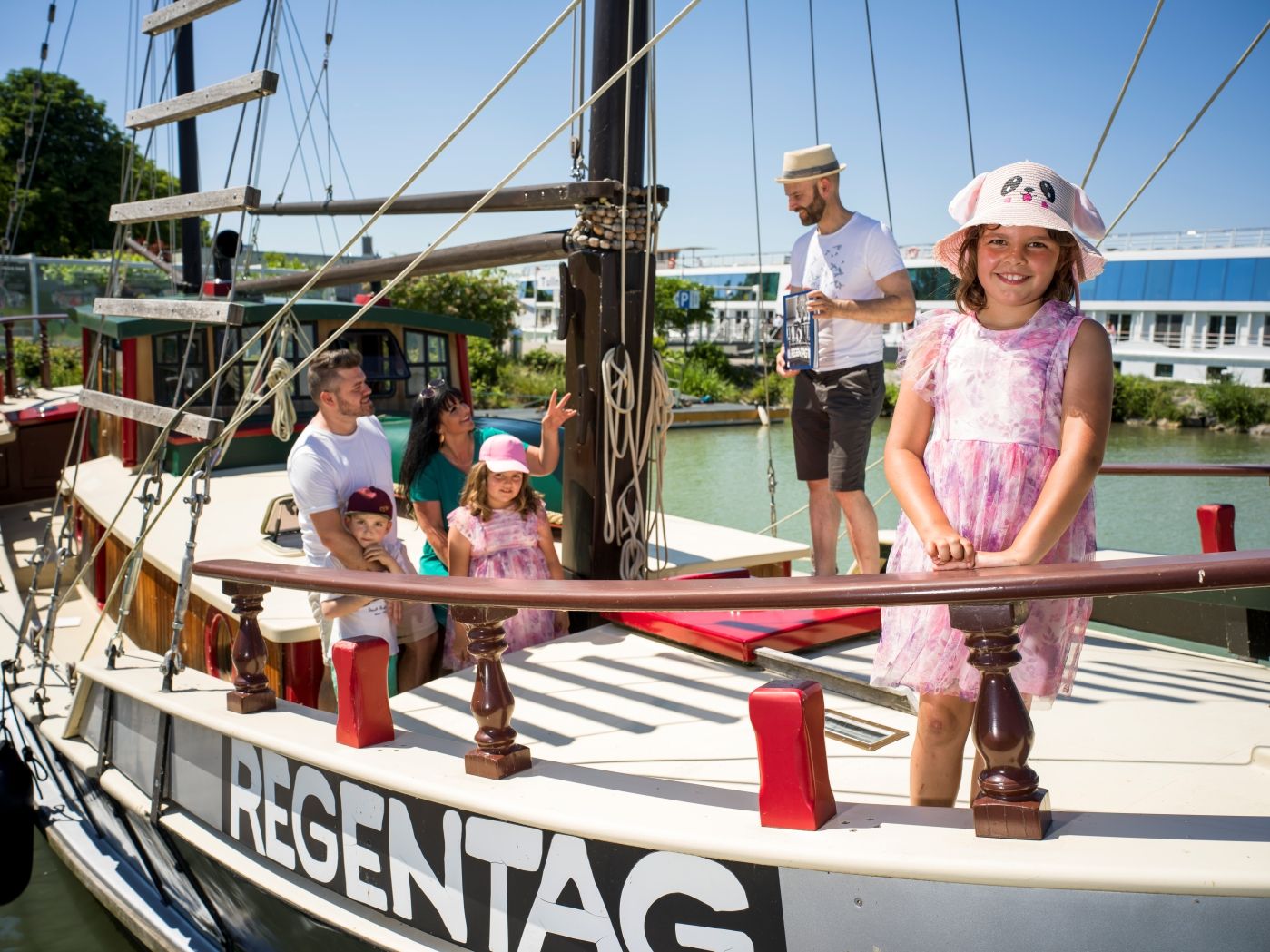 A family on the deck of the Hundertwasser ship "Regentag"