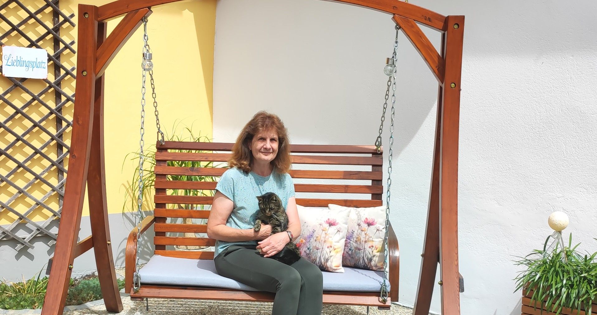 Inge with her cat Ben