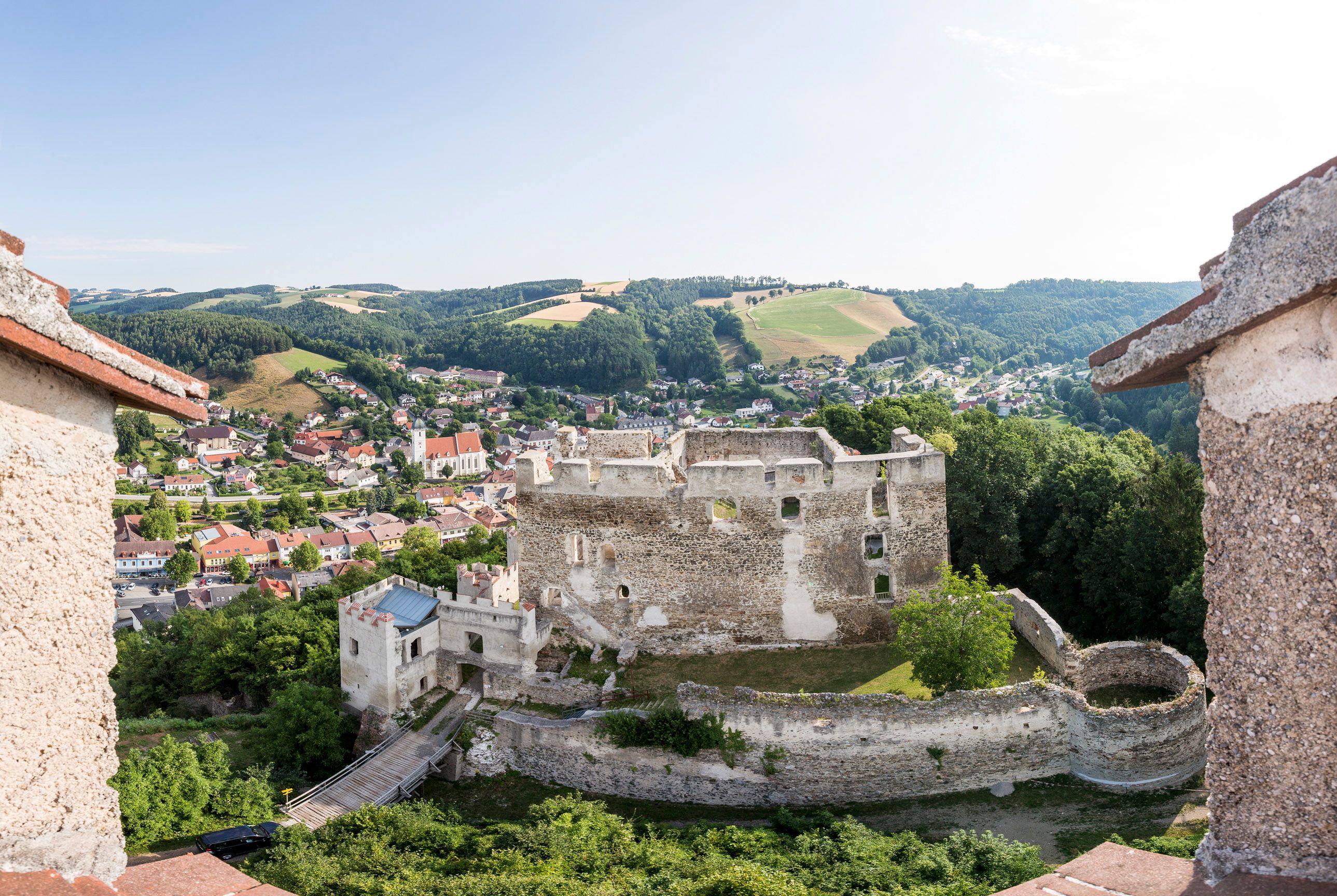 Panoramic view of the Kirchschlag castle ruins and the surrounding countryside.