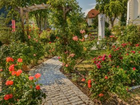 Duftrosengarten Kirchschlag in der Buckligen Welt, &copy; &copy; Im Auftrag von Newman& Co fotografie& bildkonzept KG