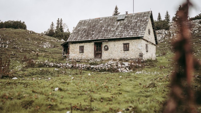 The rustic Herrenalm, built of stone., © Niederösterreich Werbung/Max Mauthner