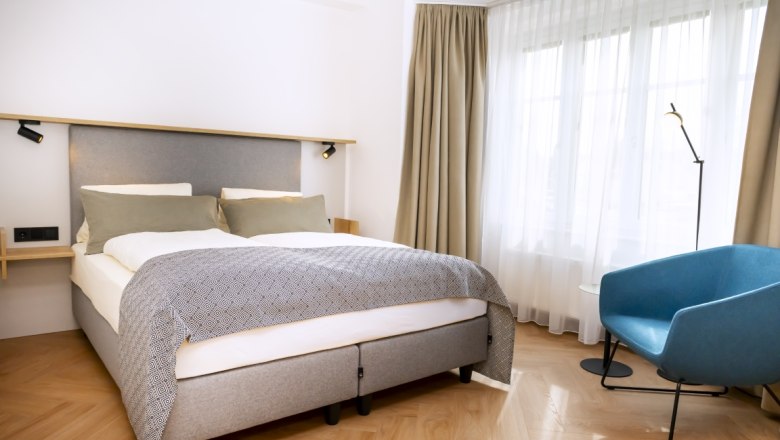 Bedroom, &copy; Denise Lenz