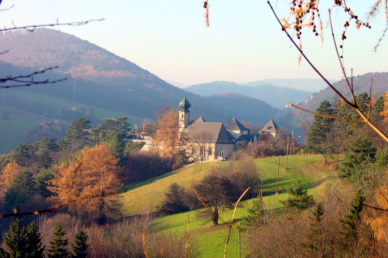 Neuhaus Castle in the fall
