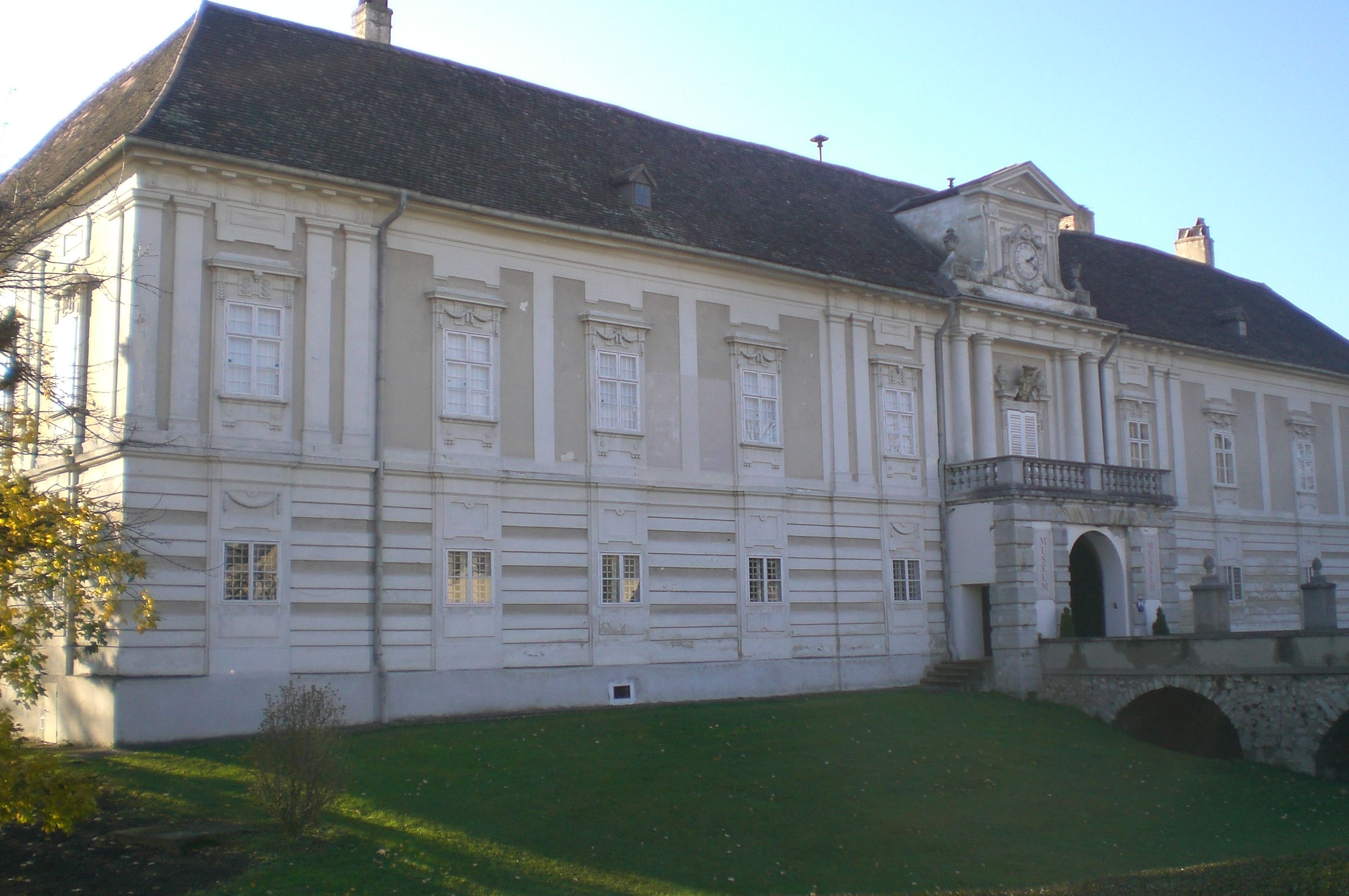 Rohrau Castle with neoclassical façade and balcony.