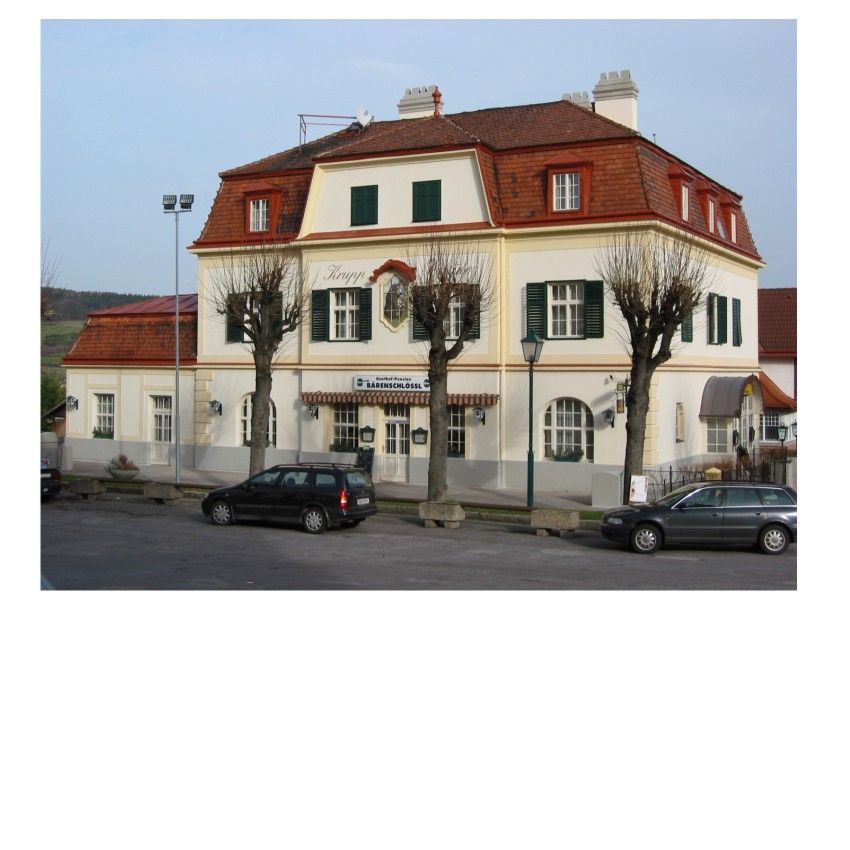 A two-storey building with red roof tiles and green shutters, labeled Pension Bärenschlössl.