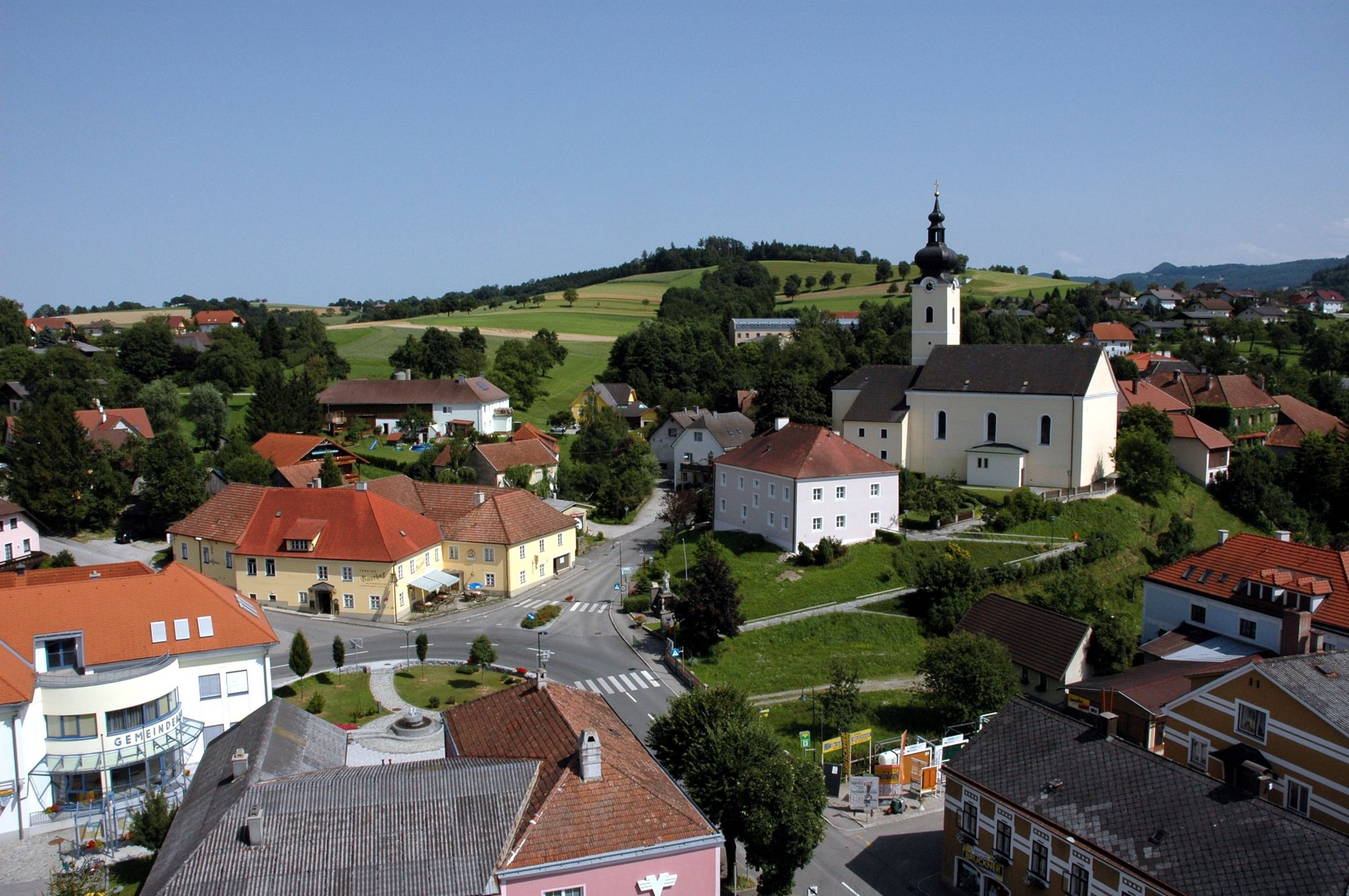 Aerial view of Oberndorf an der Melk with church and surrounding buildings.