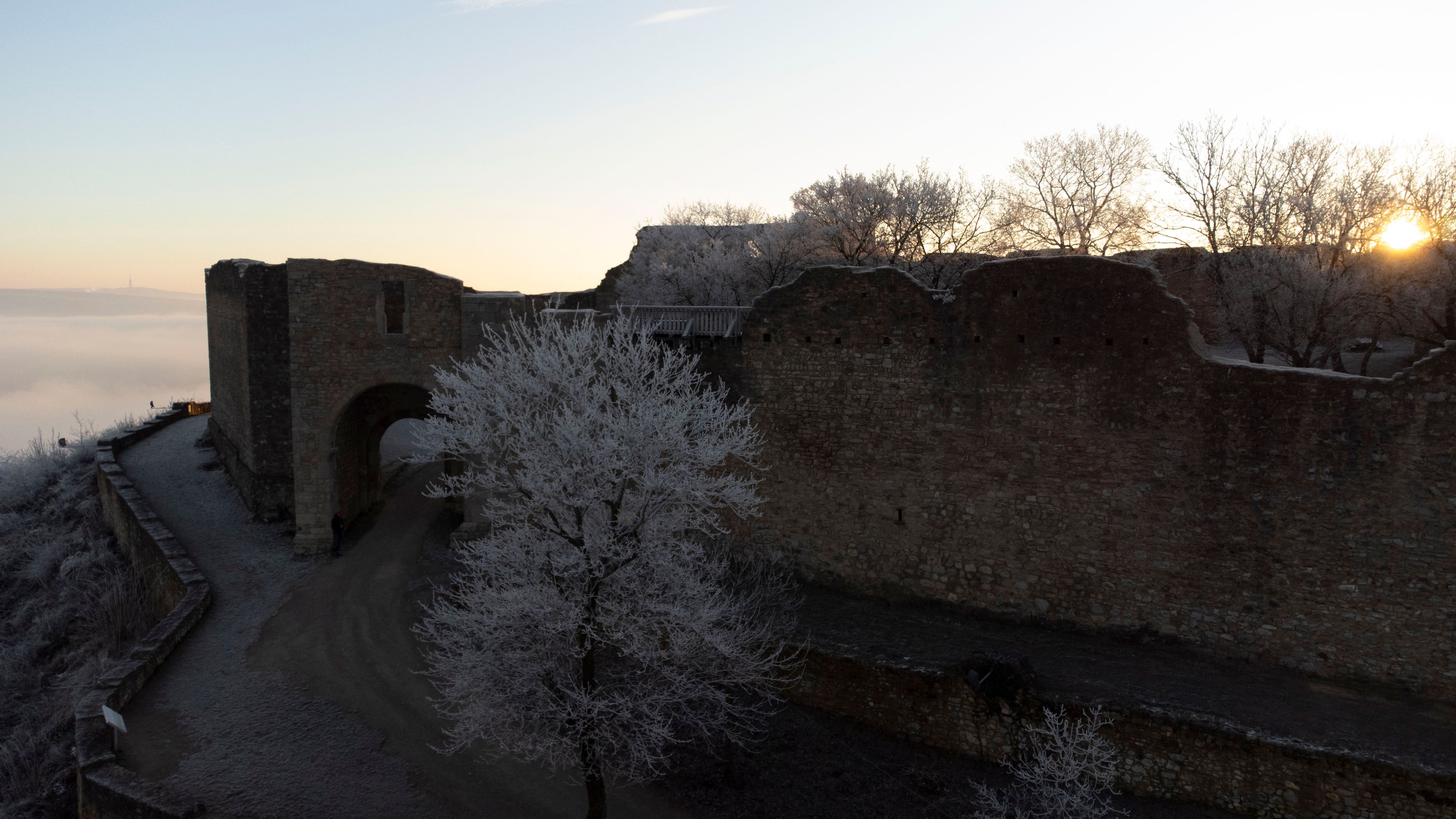 Schlossberg Hainburg/Danube in winter
