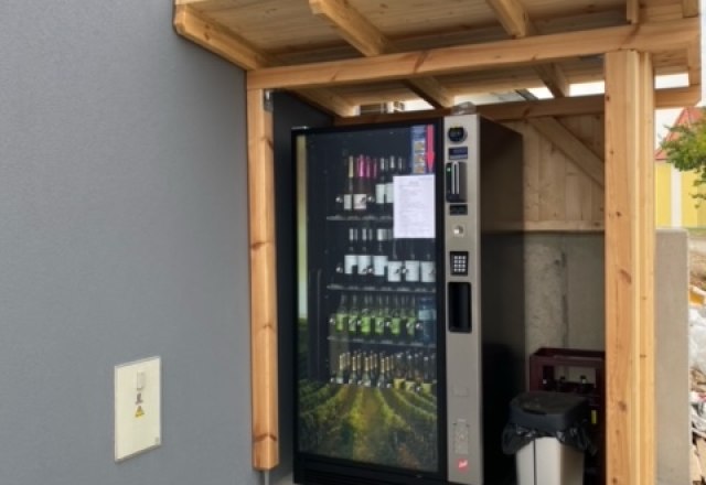 Wine and grape juice vending machine, © Fam. Schüller