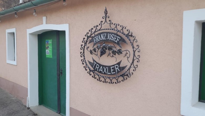 &copy; Platz&acute;lHeuriger