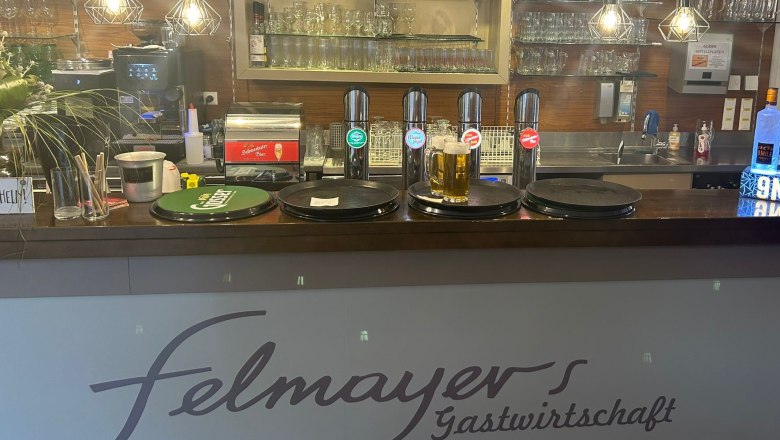 Felmayers Gastwirtschaft Schwechat, Bar