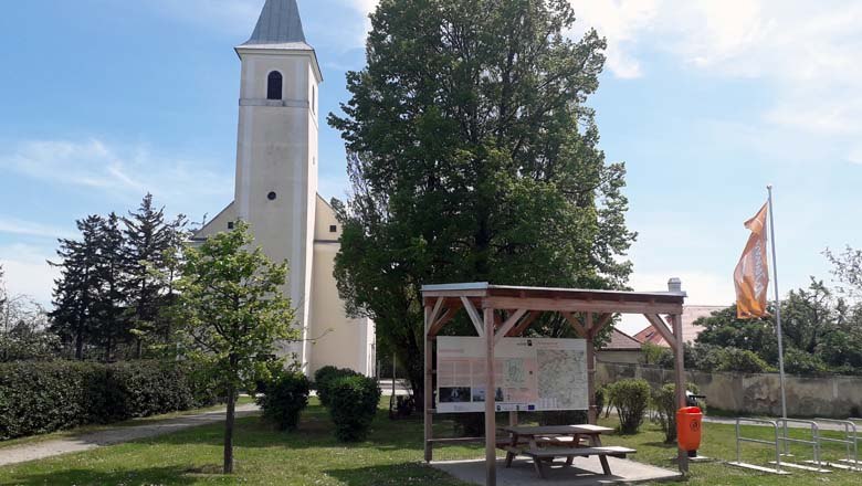 Cycle rest area on the Kellerberg, &copy; Michael M&uuml;ller