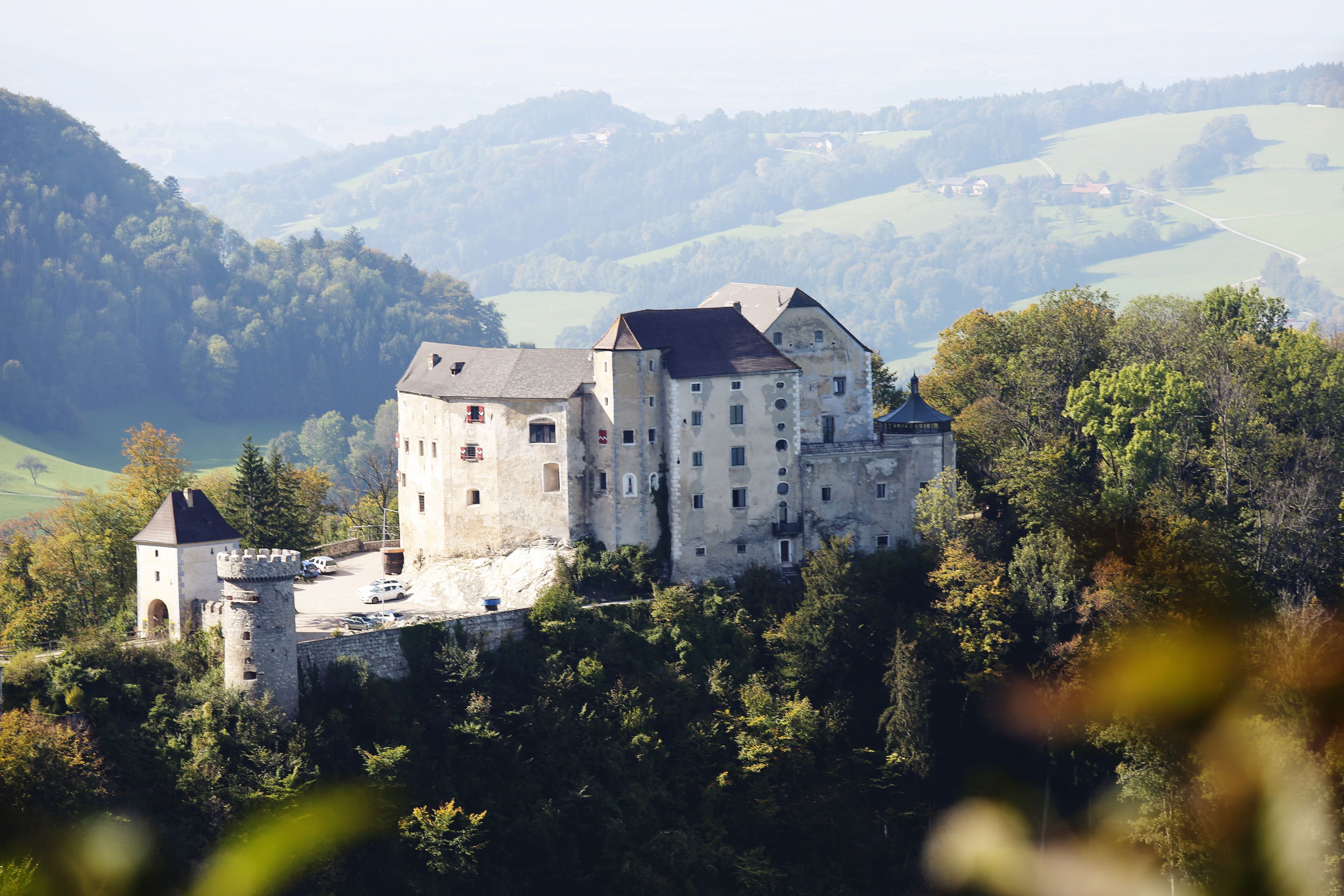 Plankenstein Castle on a hill with surrounding woods and hills in the background.