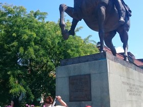 Tulu Tour beim Reiterdenkmal Tulln, &copy; Stadtgemeinde Tulln