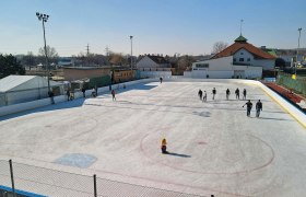 Ice rink with people in Hollabrunn in sunny weather.